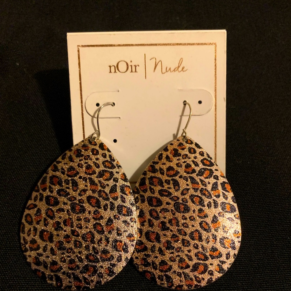 Noir Nude— stylishness genuine leopard print earrings 👑🥰🥰🥰.